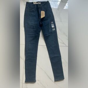 Levi’s 721 High Rise Women’s Skinny Jeans